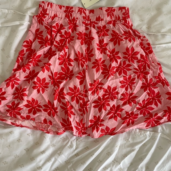 Francesca’s Collections Floral Skirt - Picture 2 of 3